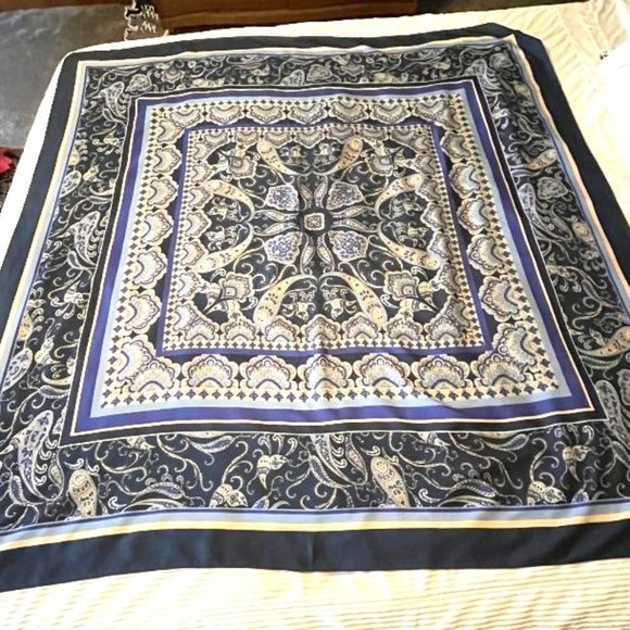 Gorgeous XL H&M polyester 51" square scarf shawl in blues & tan paisley print - Picture 3 of 6